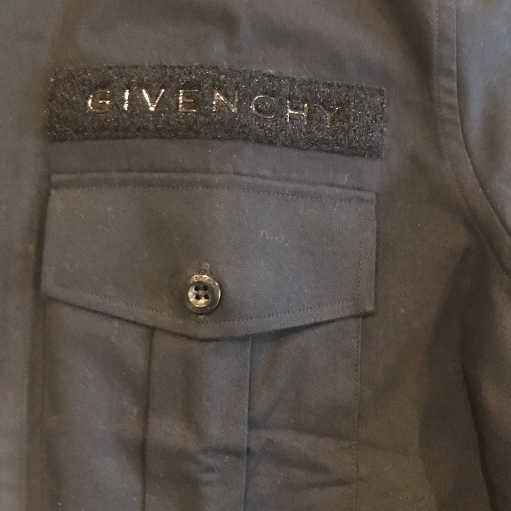 Givenchy - Picture 3 of 6
